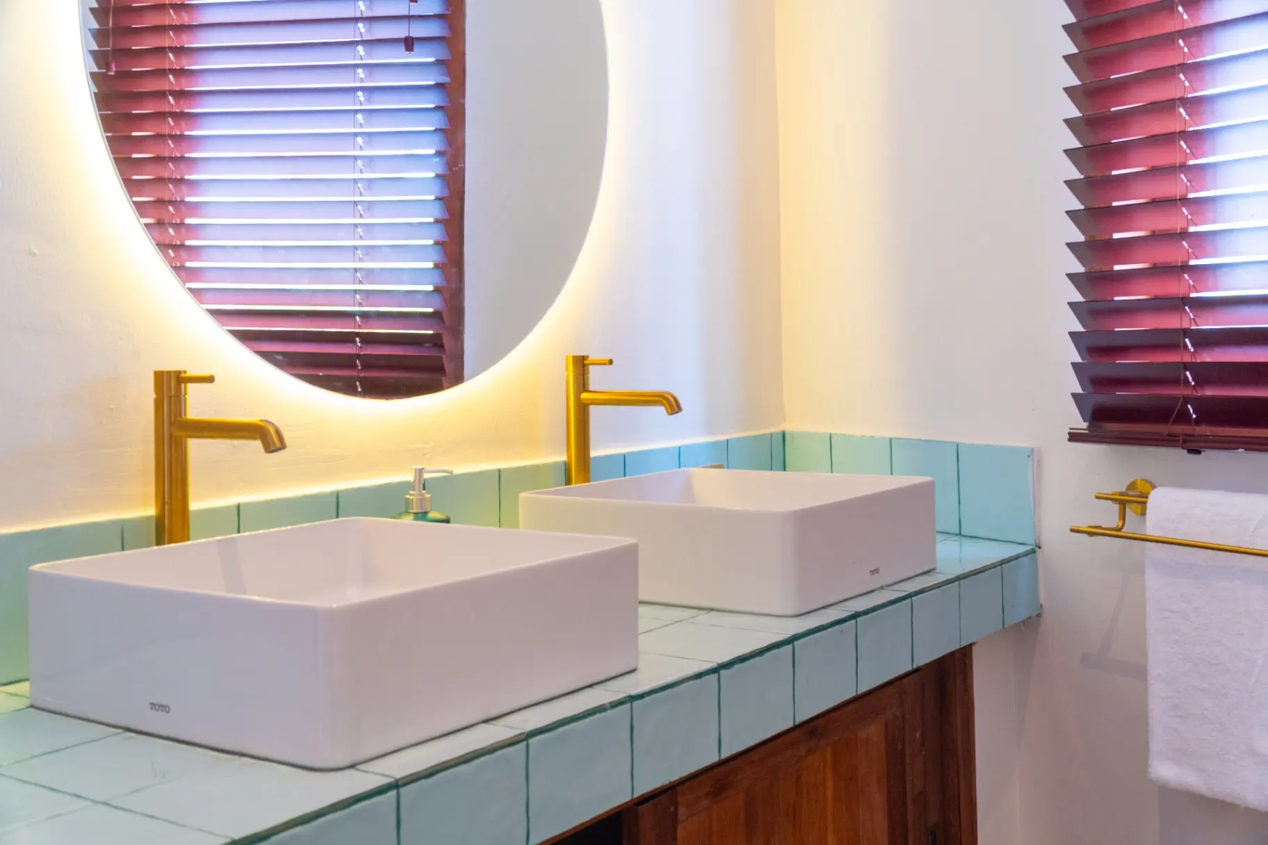 Oceanview Studio w/ Rooftop Jacuzzi — image 2