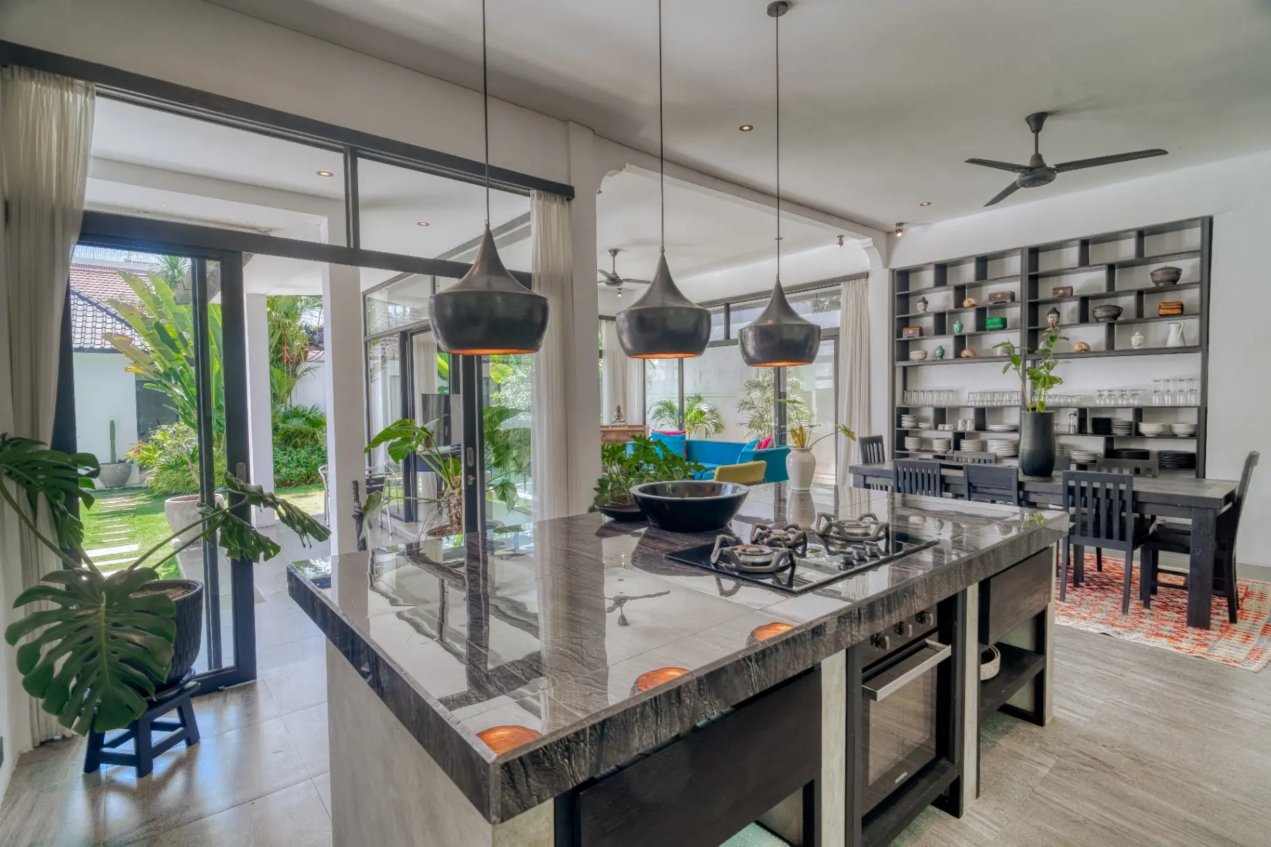 Villa Moonwake– Modern 4 Bedroom Luxury Villa in the Heart of Berawa — image 3