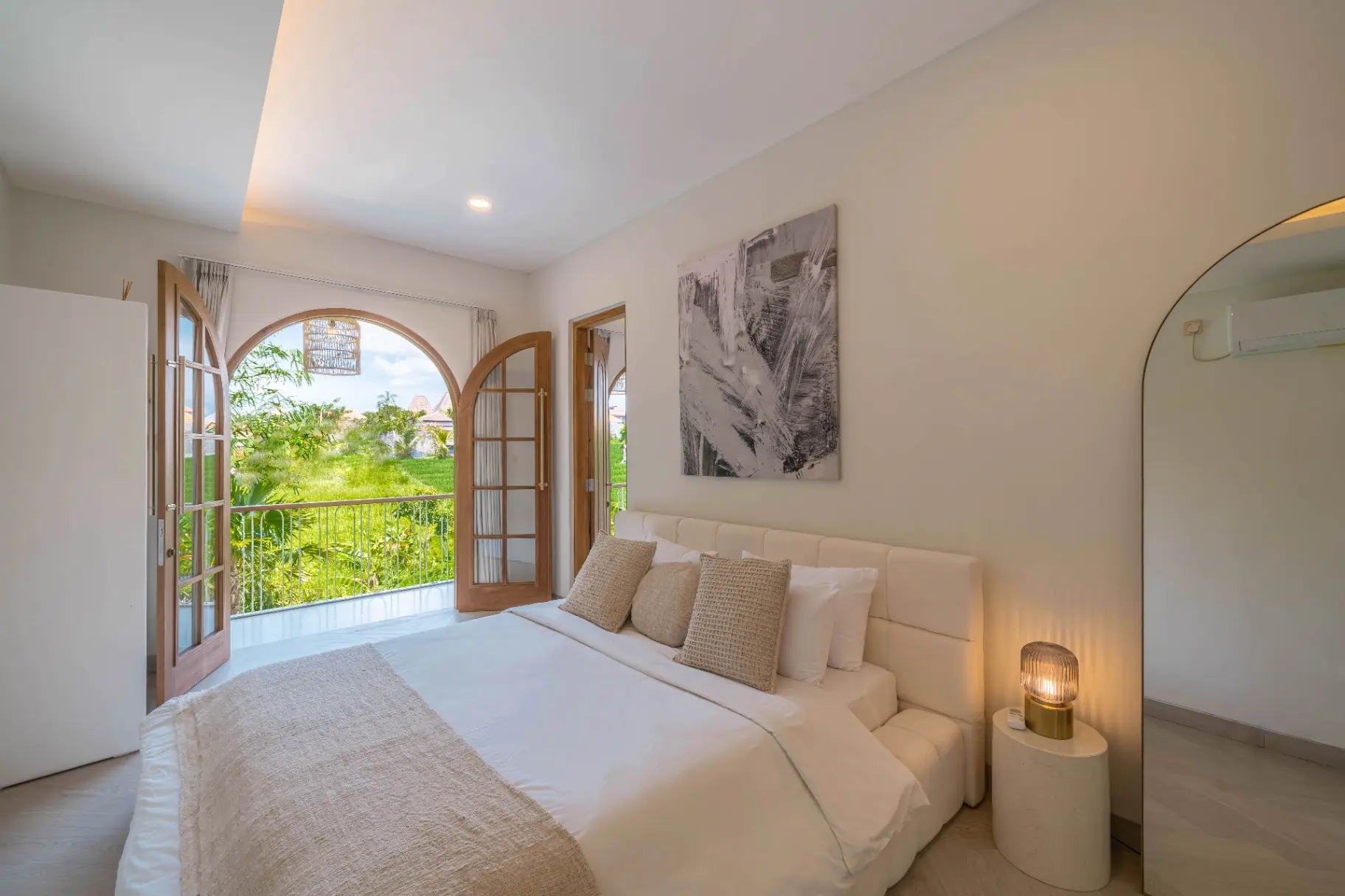 Villa Hawk - Aesthetically Pleasing 4BR Villa In Central Canggu — image 3