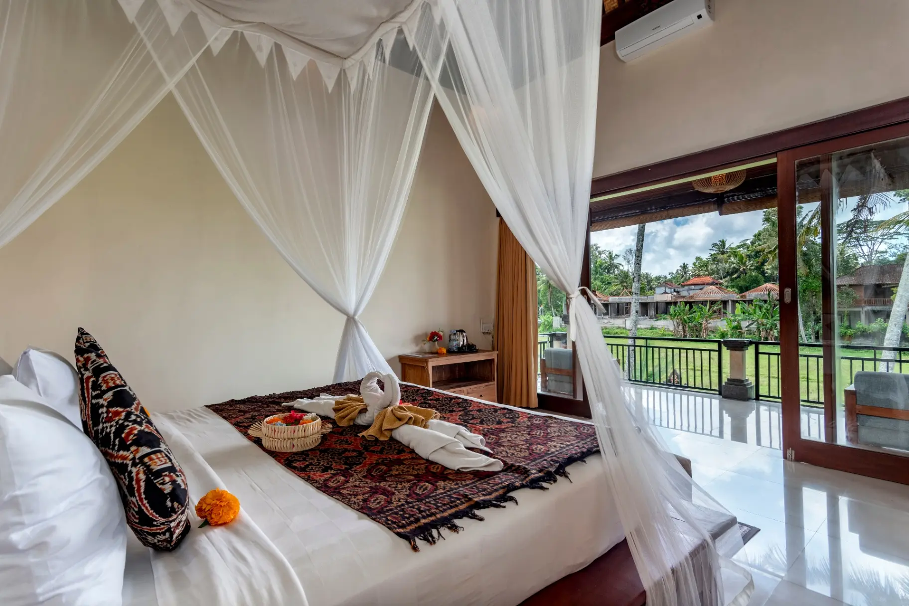 1 BEDROOM WITH KITCHEN AND BATHTUB AND RICEFIELD VIEW — image 2