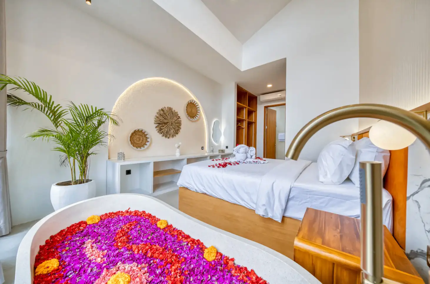 Tropical Charm 2bd Canggu Villa w/ Bathtub in Bedroom | Construction Near — image 2