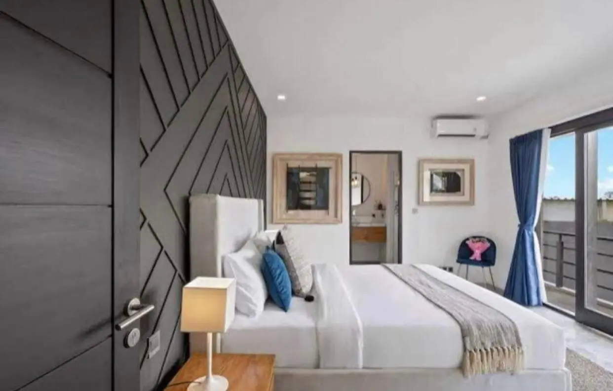 Modern 2-story fully enclosed fully furnished villa for rent in Canggu! ✨