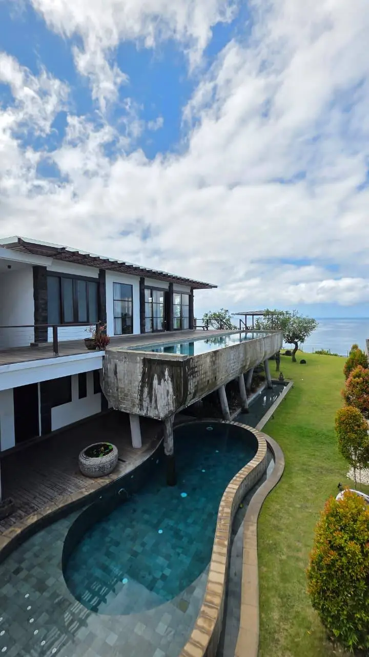 DO 96 - CLIFF EDGE OCEAN VIEW VILLA FOR SALE IN PANDAWA BALI — image 4