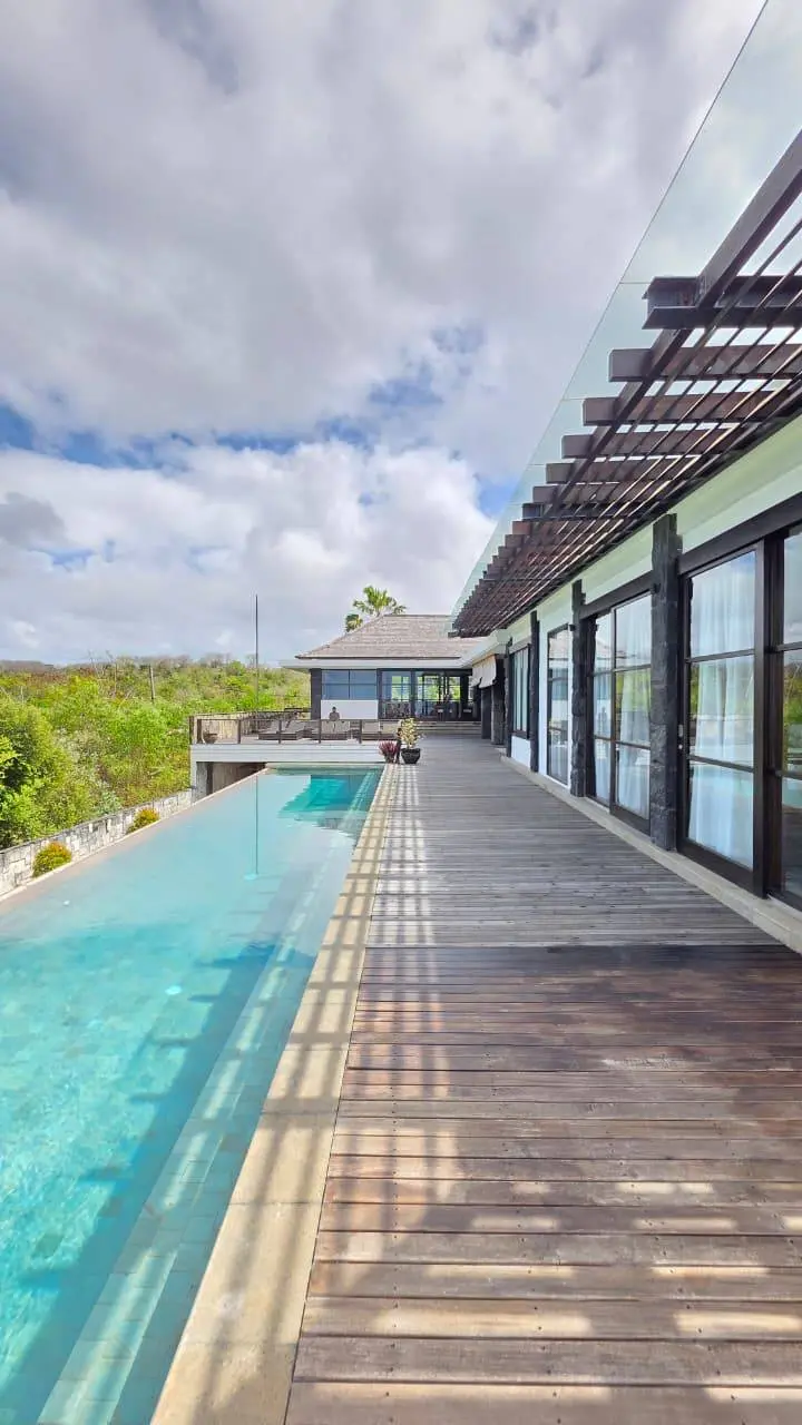 DO 96 - CLIFF EDGE OCEAN VIEW VILLA FOR SALE IN PANDAWA BALI — image 1