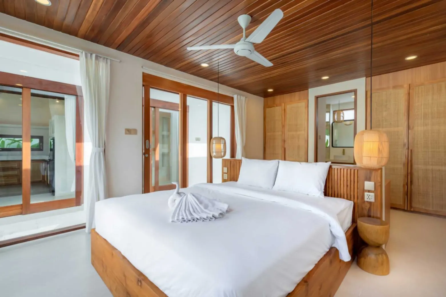 2-Bedroom Villa with Lush Garden & Jacuzzi in Cepaka — image 3