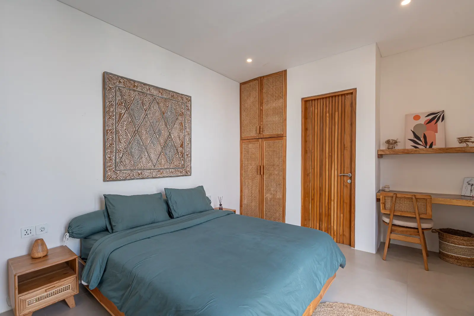 Stylish 2BR Villa Kerobokan near Seminyak — image 2