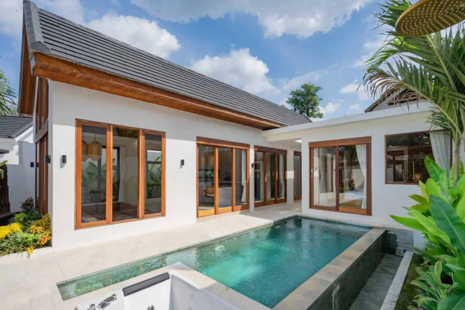 2-Bedroom Villa with Lush Garden & Jacuzzi in Cepaka — image 1