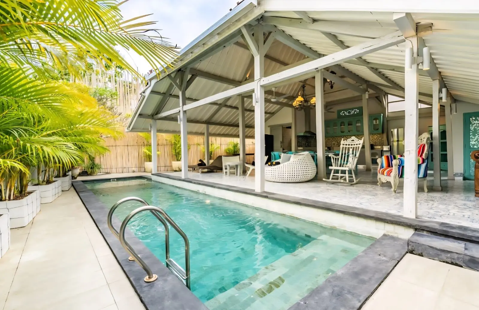 Villa Plum – White Vintage Style 3-Bedroom Villa in Babakan Canggu — image 1