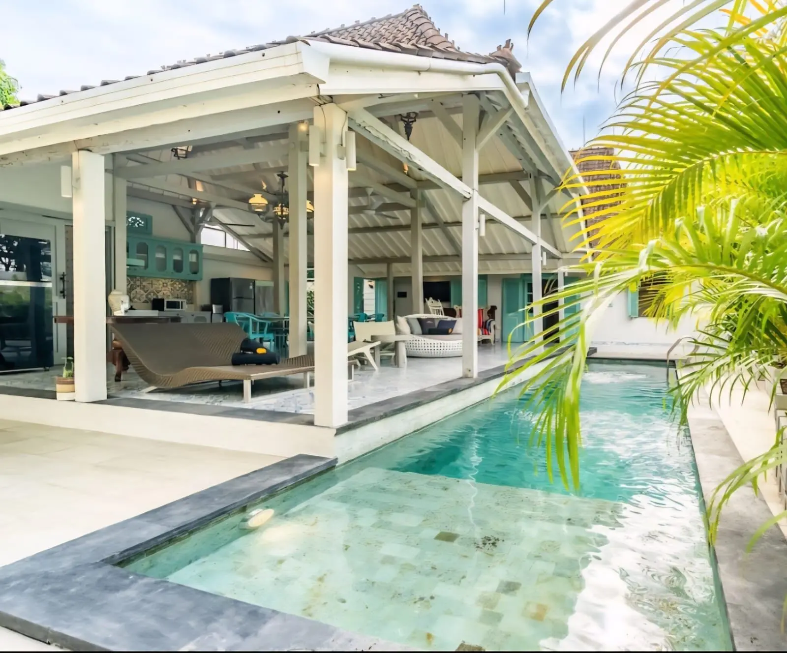 Villa Plum – White Vintage Style 3-Bedroom Villa in Babakan Canggu