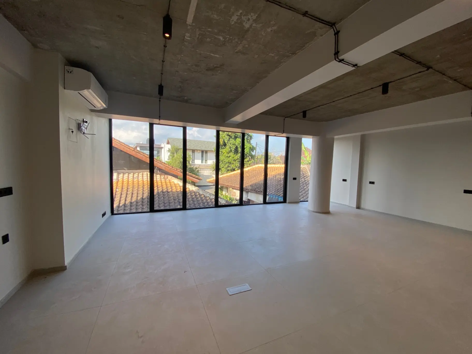 Office/Commercial space — image 1