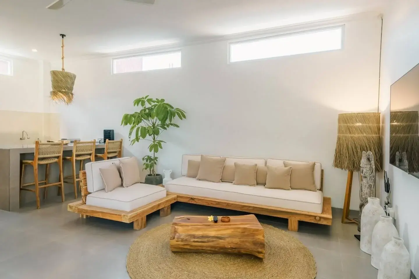 3 BEDROOMS VILLA IN BATU BOLONG — image 1