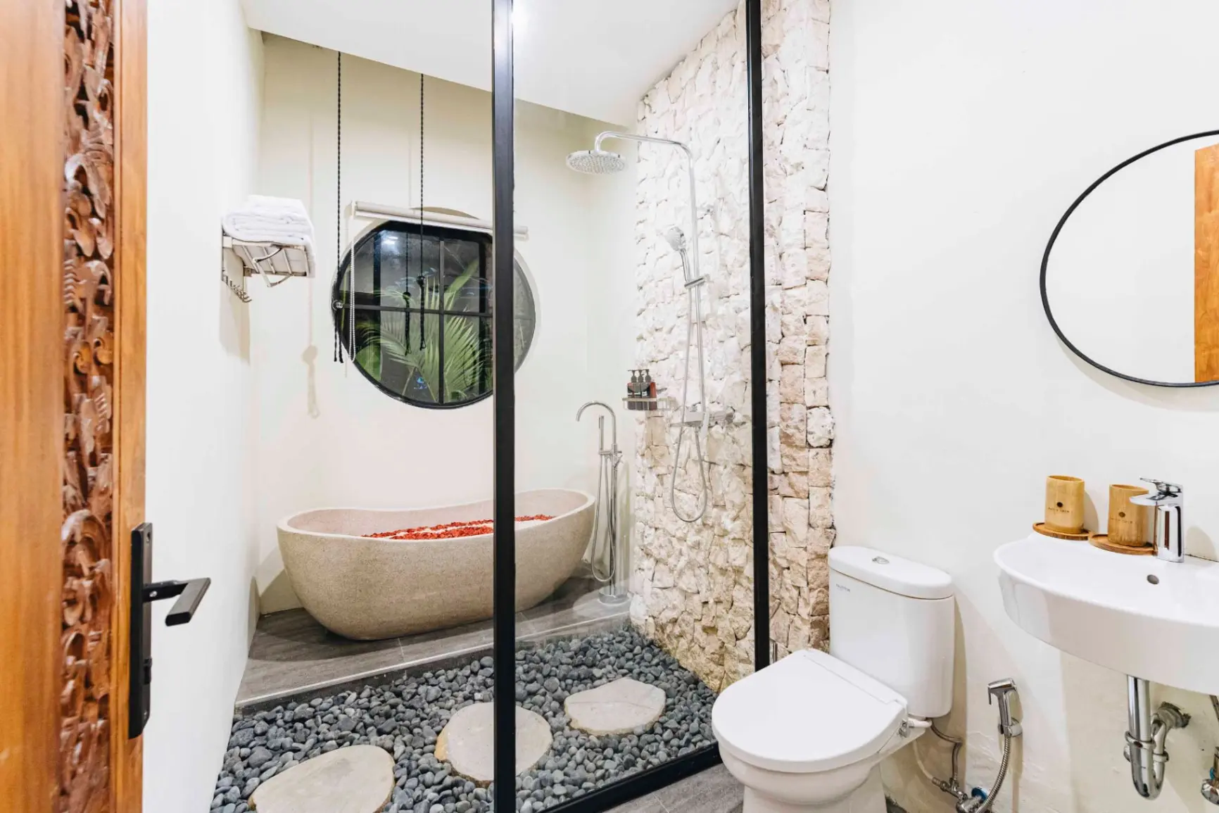 FREEHOLD- BRAND NEW 2 BEDROOM VILLA IN NUSA DUA — image 3
