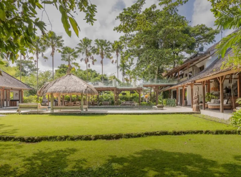 7 Bedrooms - Rare Freehold Villa in Umalas — image 1