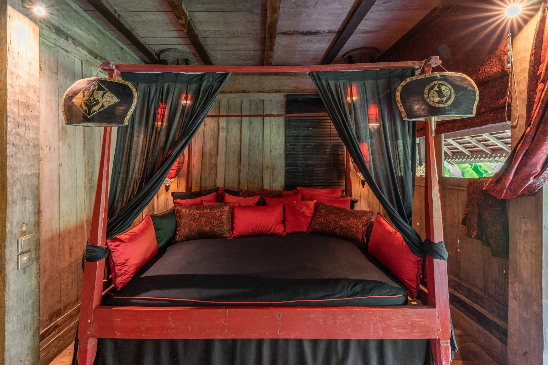 Villa Asli – Huge 5 Bedroom in Batubelig Only 1 Minute Walk to the Beach!! — image 3