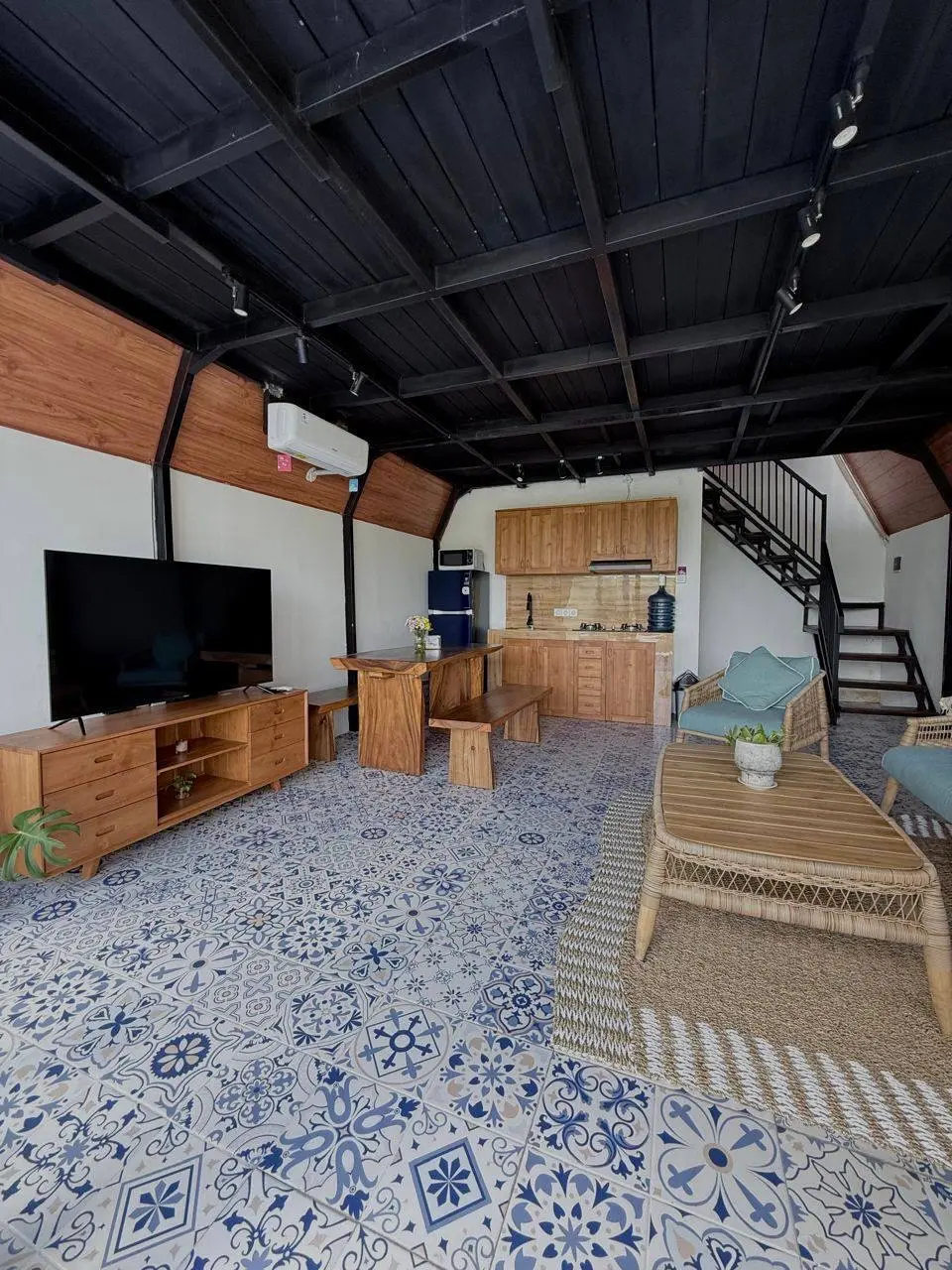 Modern 1 Bedroom Villa in Munggu near Tumbak Bayuh — image 3