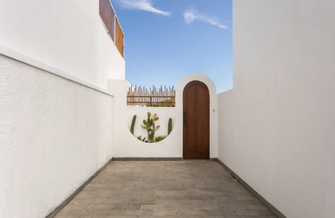 2BD Trendy Canggu Villa w/Rooftop & Ricefield View — image 4