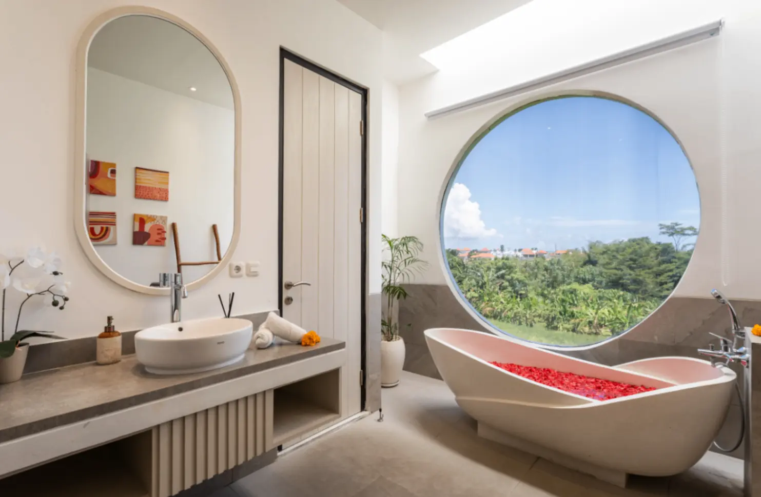 2BD Trendy Canggu Villa w/Rooftop & Ricefield View — image 1