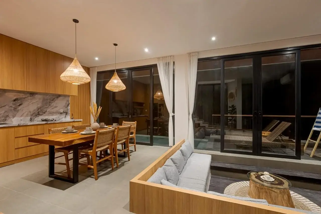 4 BEDROOM VILLA FULLY FURNISHED FOR MONTHLY & YEARLY RENT IN HEART OF CANGGU — image 2