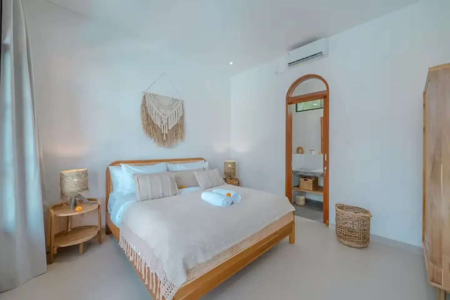 3 BEDROOMS VILLA 5 MINUTES TO ECHO BEACH — image 2