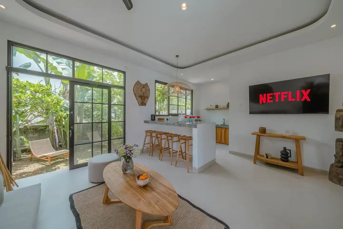 3 BEDROOMS VILLA 5 MINUTES TO ECHO BEACH — image 1
