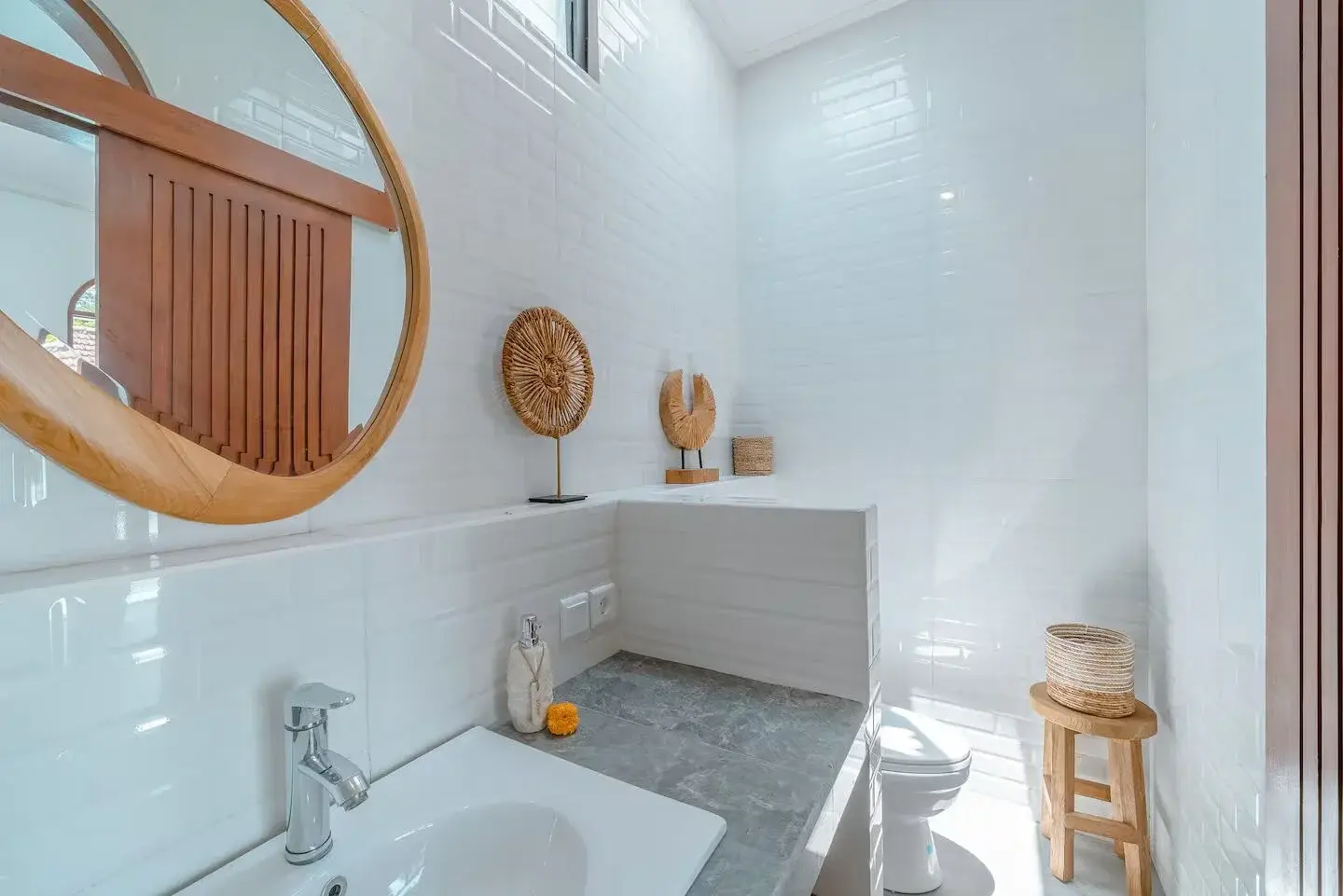 3 BEDROOMS VILLA 5 MINUTES TO ECHO BEACH — image 3