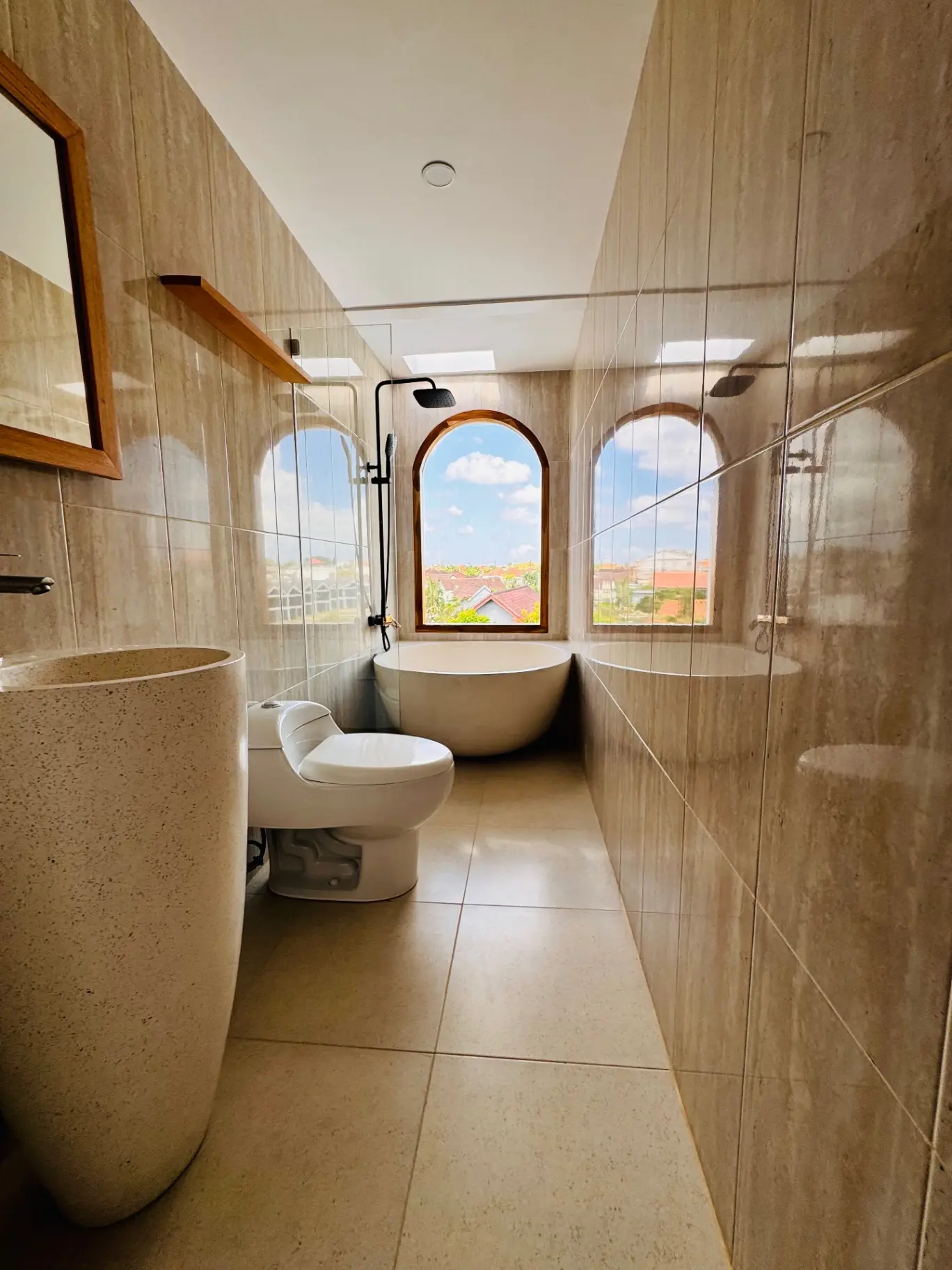 New 7+ Room Guest House — image 3