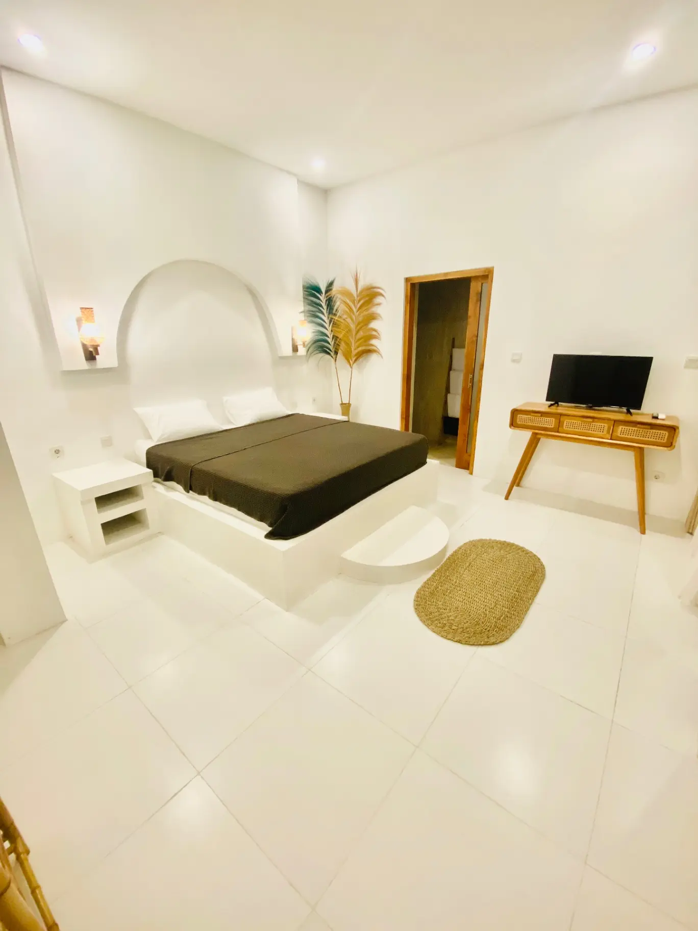 New 7+ Room Guest House — image 2