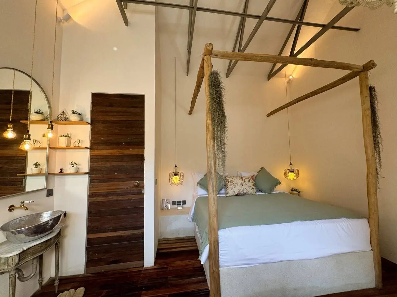 Victorian Vintage style Villa | 2 Bedrooms | Berawa — image 4