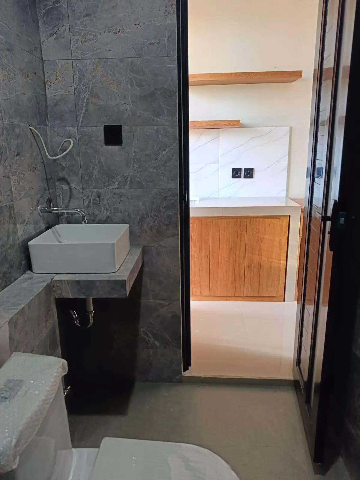 DO 464- FOR RENT NEW STUDIO FLAT ROOM FOR RENT IN KUTUH — image 4