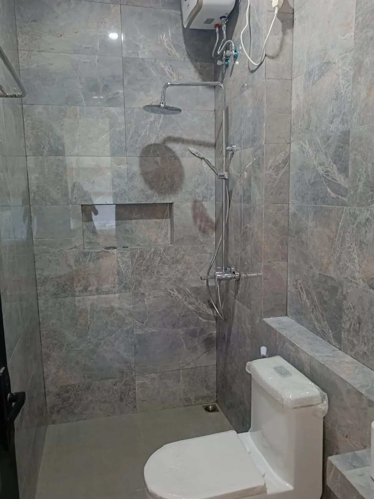 DO 464- FOR RENT NEW STUDIO FLAT ROOM FOR RENT IN KUTUH — image 3