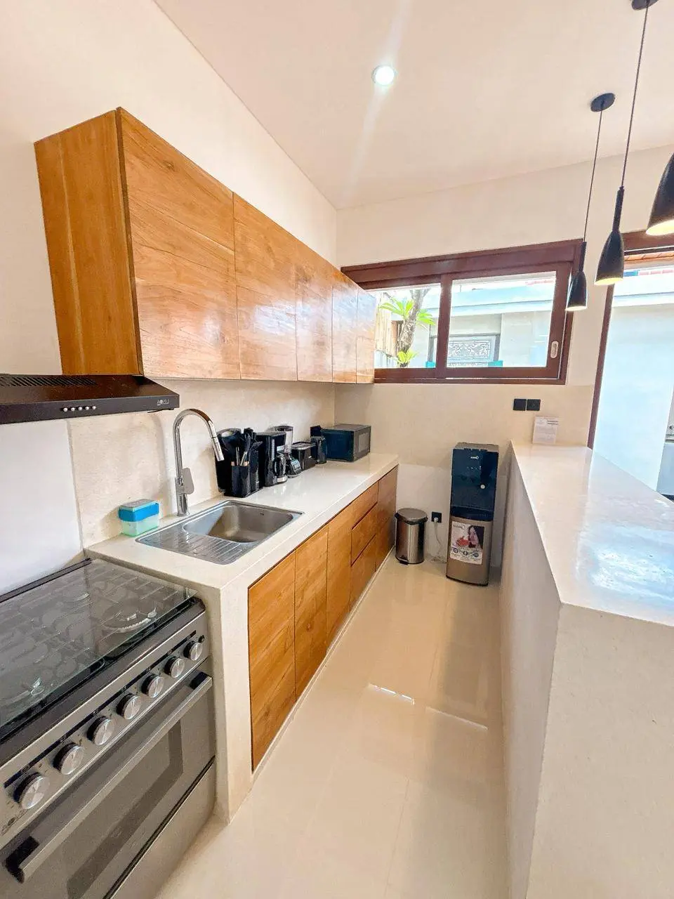 IS 01- FOR RENT VILLA CONTEMPORER TROPICAL LOCATED AT SEMINYAK — image 2