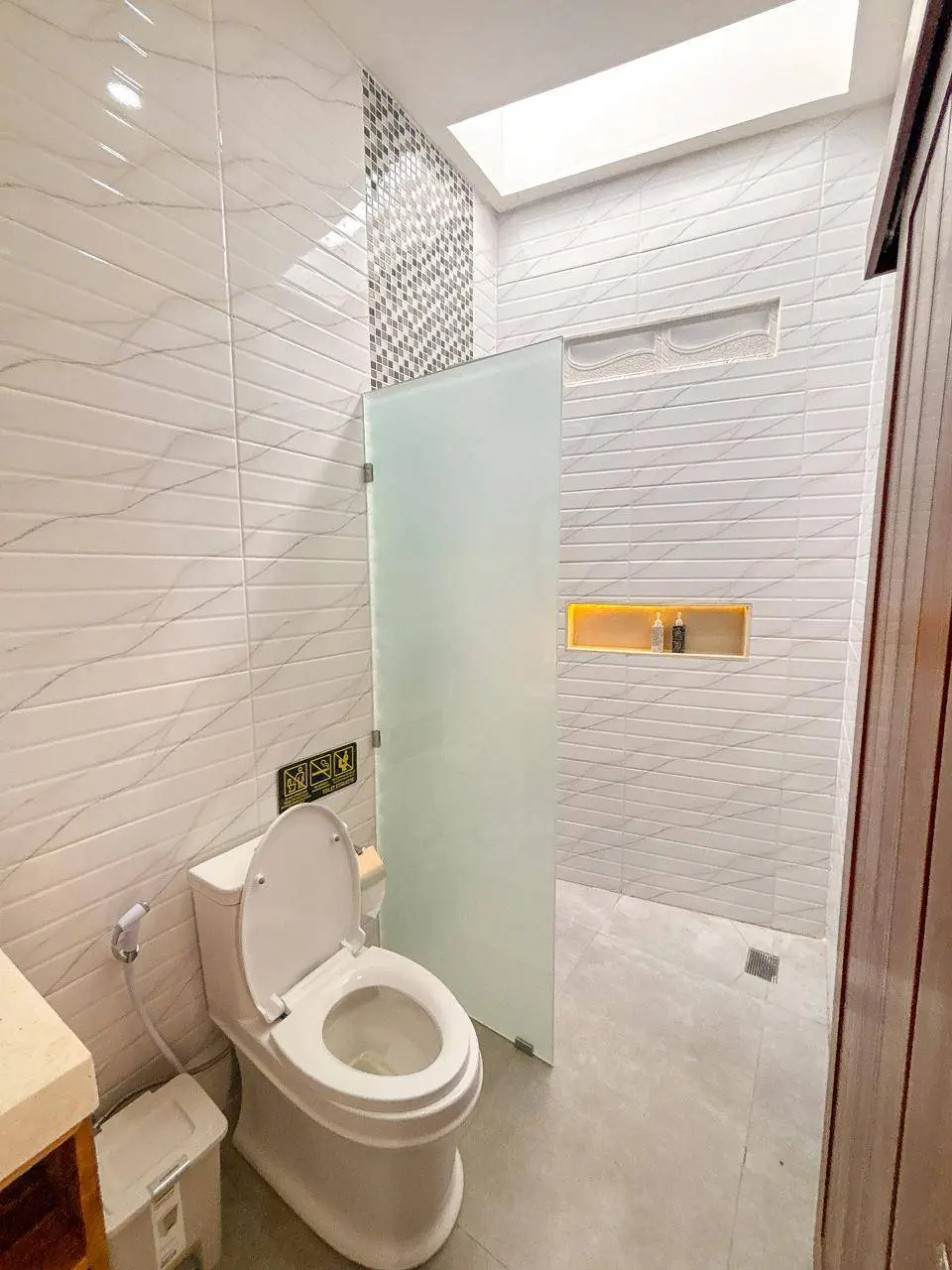 IS 01- FOR RENT VILLA CONTEMPORER TROPICAL LOCATED AT SEMINYAK — image 3