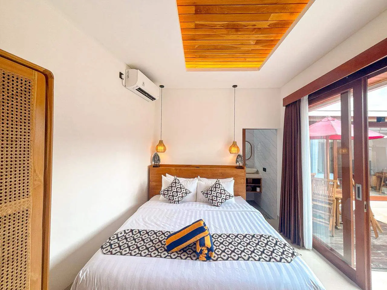 IS 01- FOR RENT VILLA CONTEMPORER TROPICAL LOCATED AT SEMINYAK — image 4