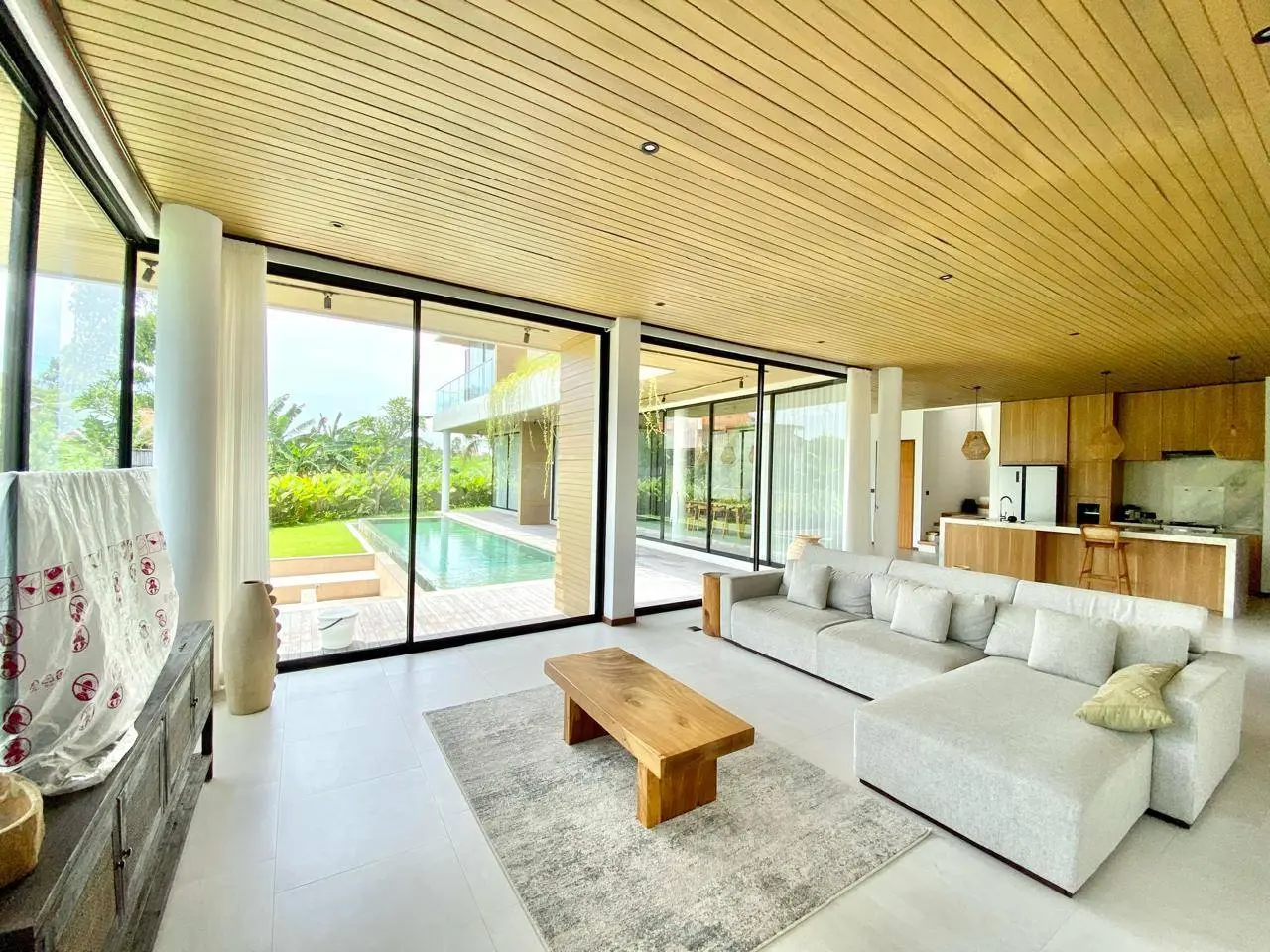 Modern 3BR Haven | Pool • Jacuzzi • Ricefield View — image 1