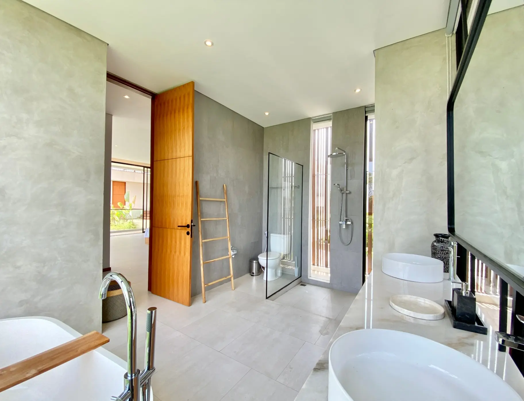 Modern 3BR Haven | Pool • Jacuzzi • Ricefield View — image 4