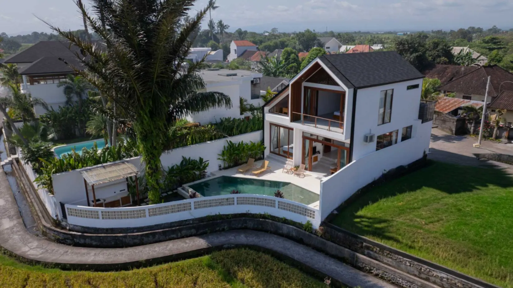 2-Bedroom Villa with Bright Open Living Spaces in Cepaka