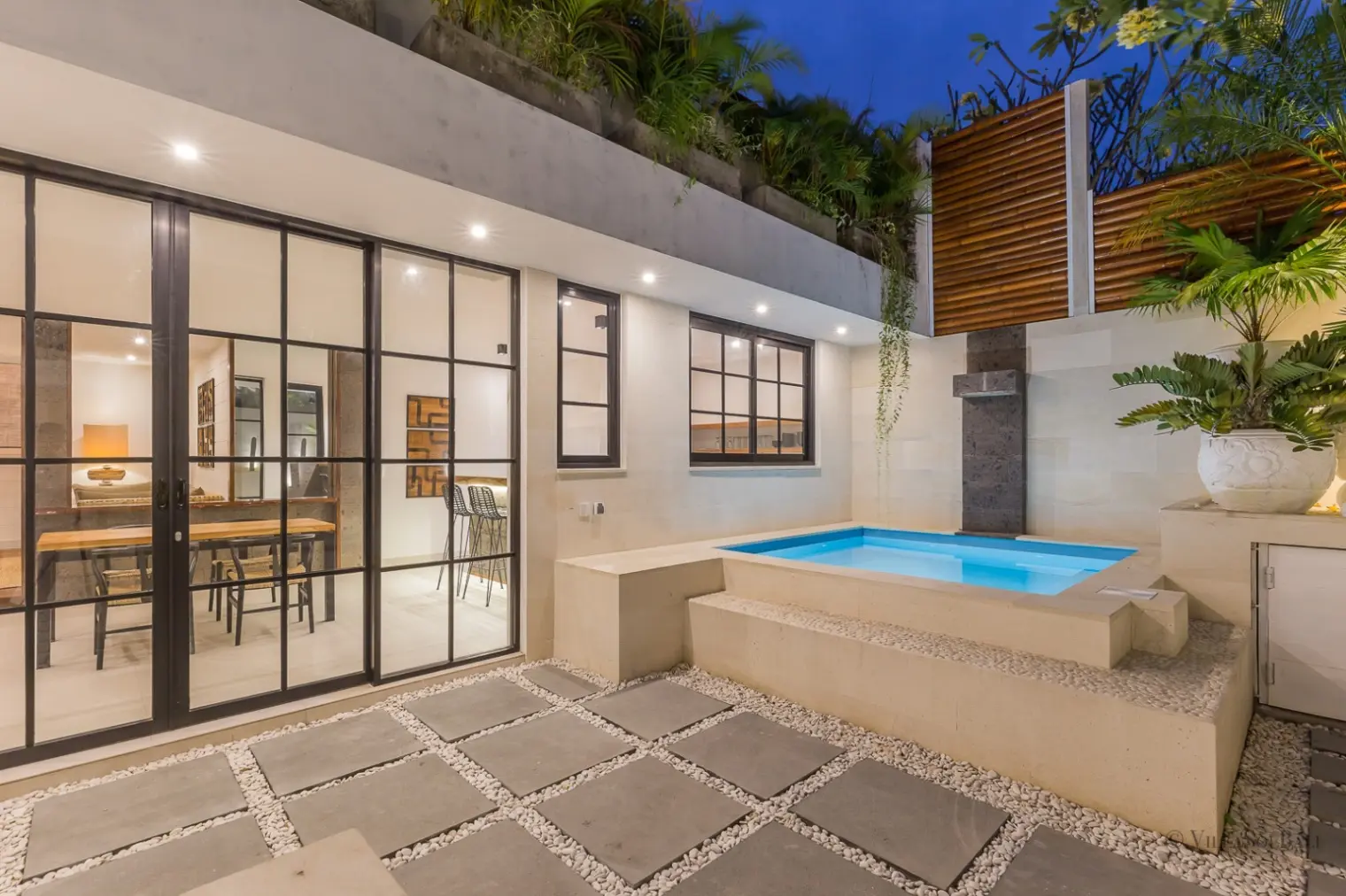 2 Beds 2 Baths VILLA in Kerobokan Bali — image 1