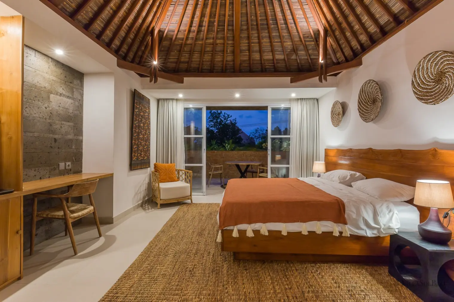 2 Beds 2 Baths VILLA in Kerobokan Bali — image 4