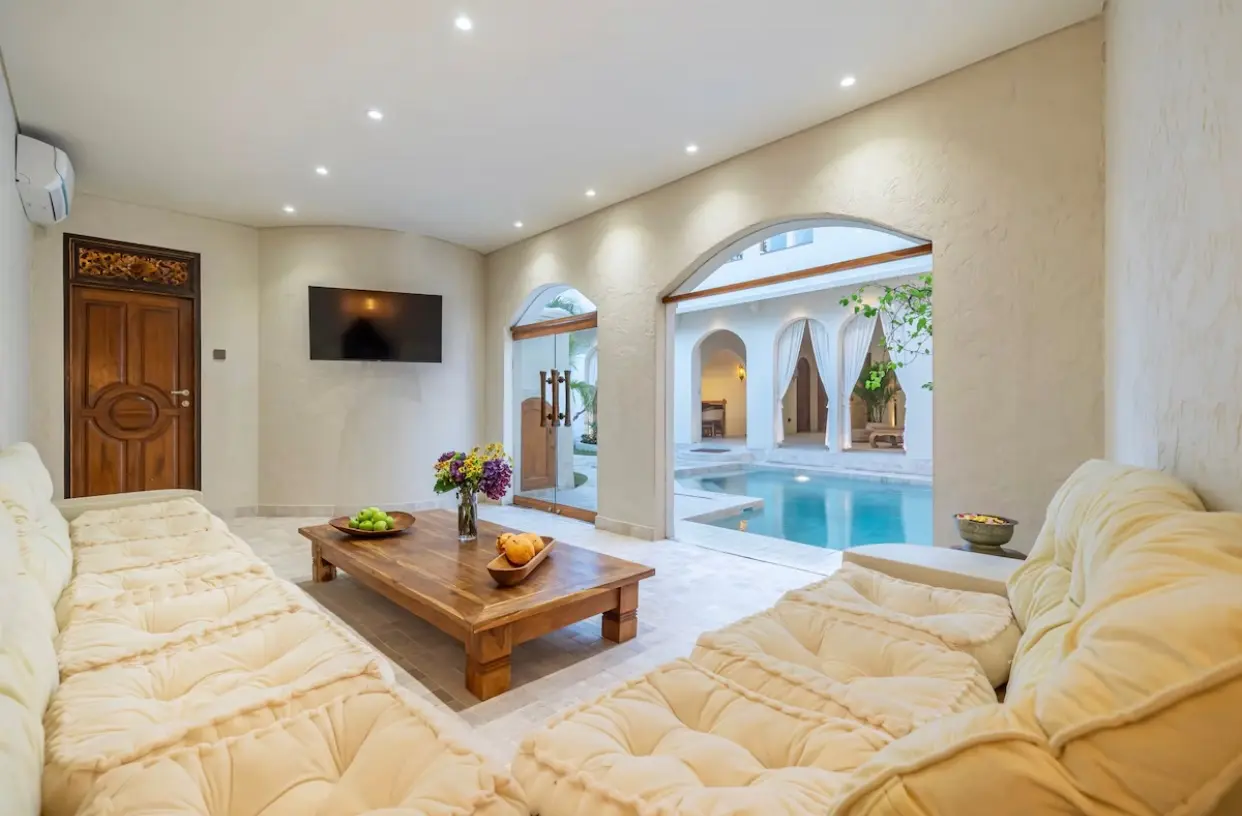 Magnificent 5-Bedroom Villa Berawa beach — image 4
