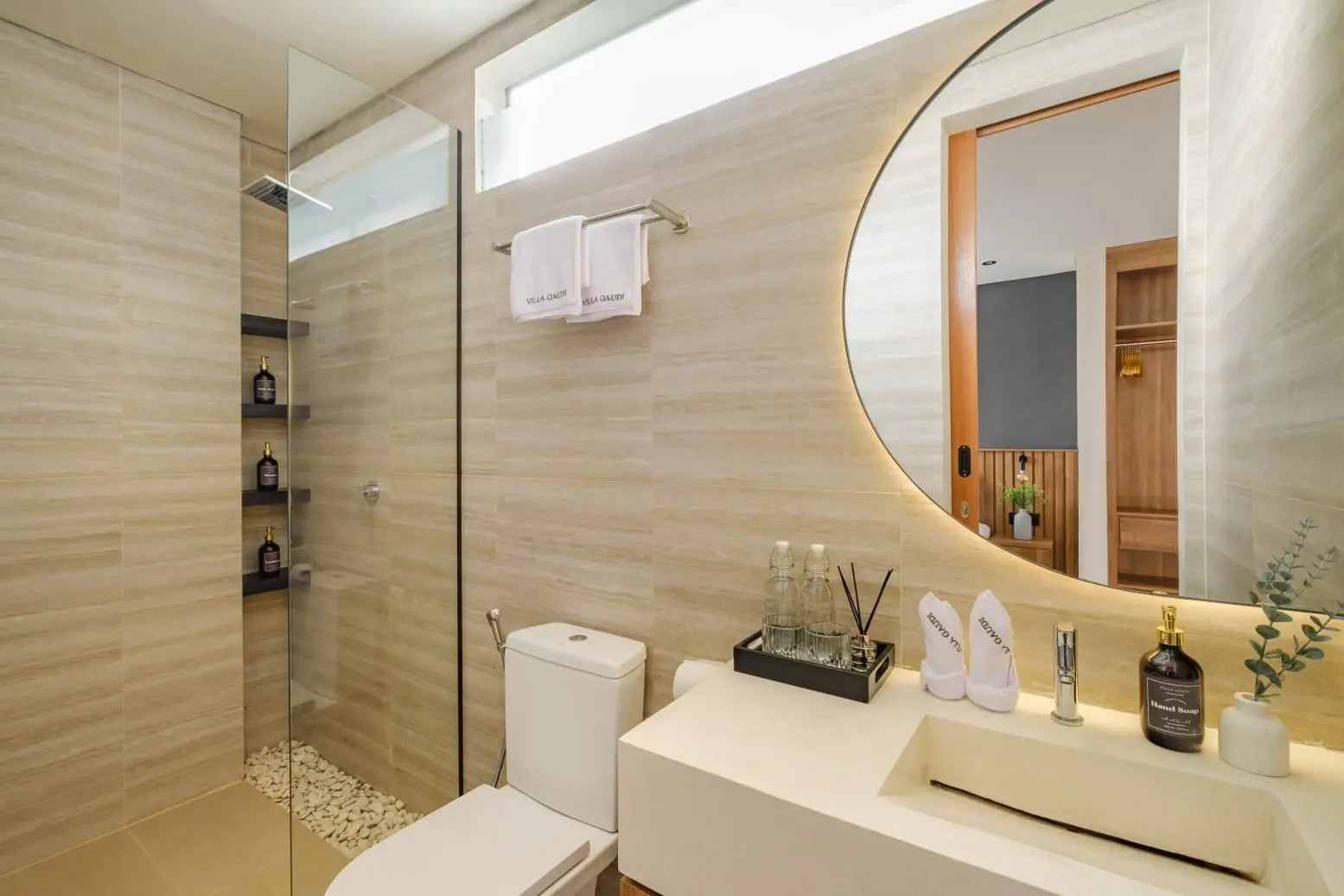 2069 Modern 2-bedroom villa located in the Tumbak Bayukh area of Pererenan. — image 3