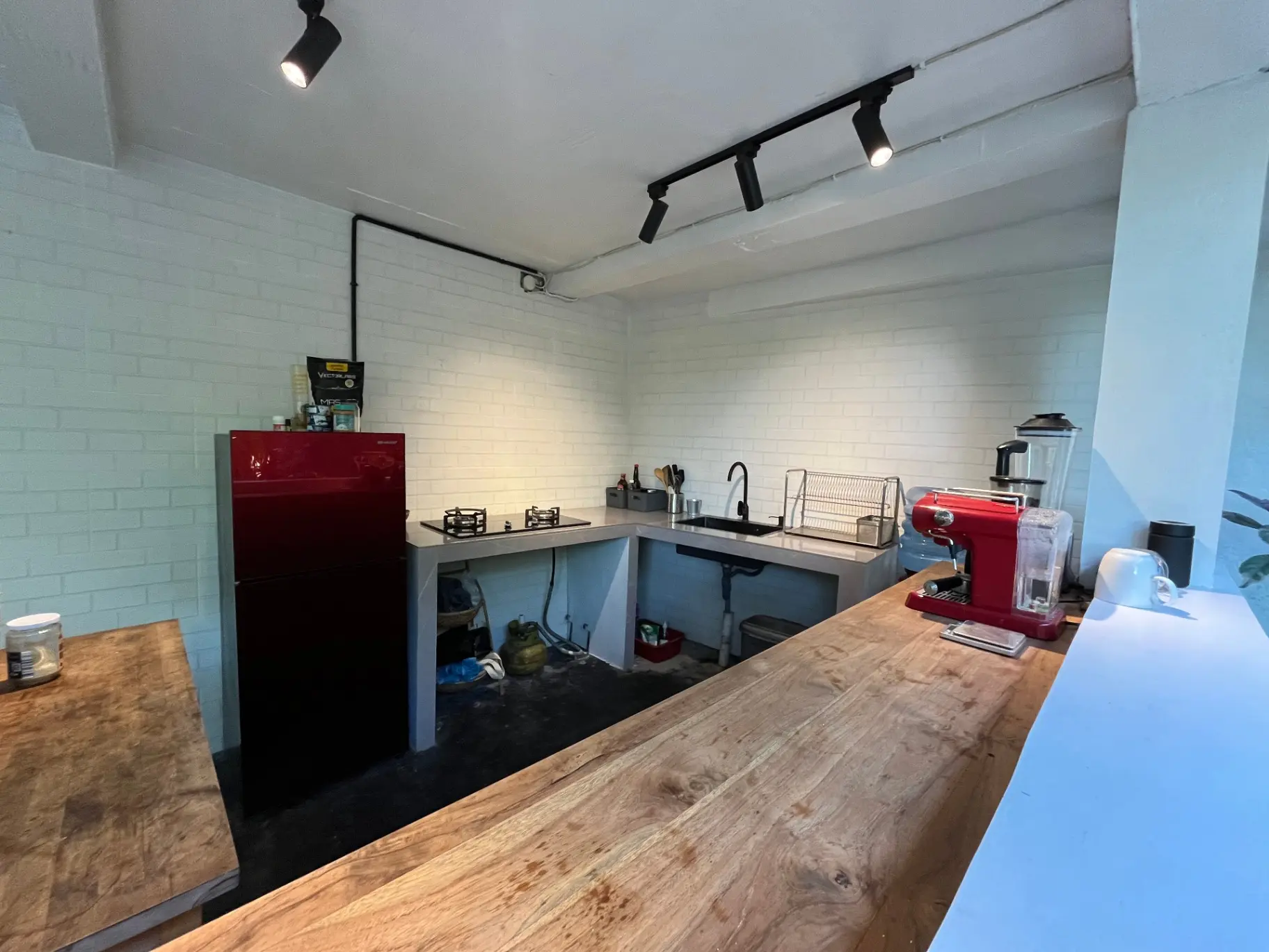 Cozy 2-Bedroom Loft-Style House in Canggu Babakan Area — image 4