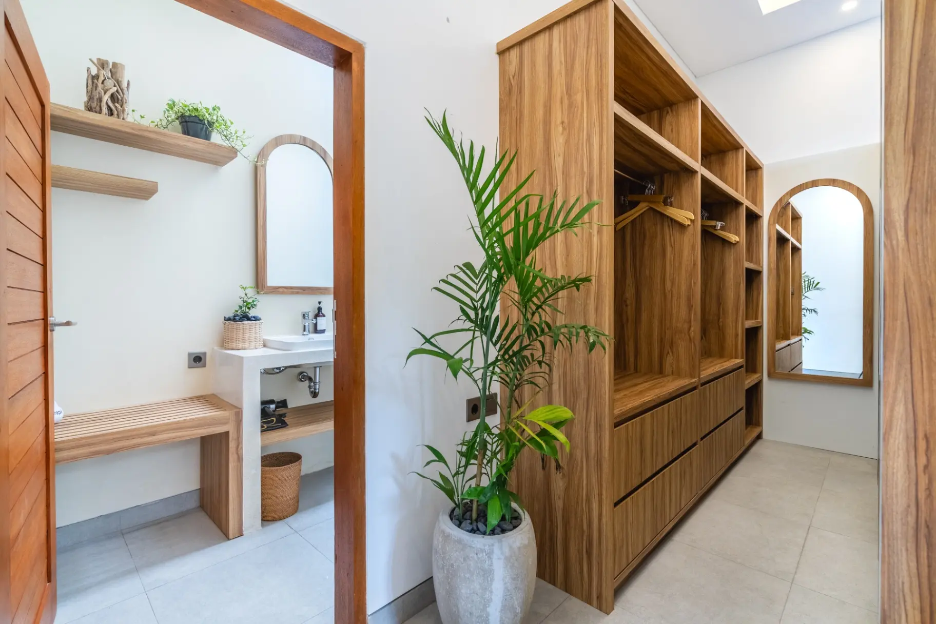 Pererenan 5-bedroom — image 1