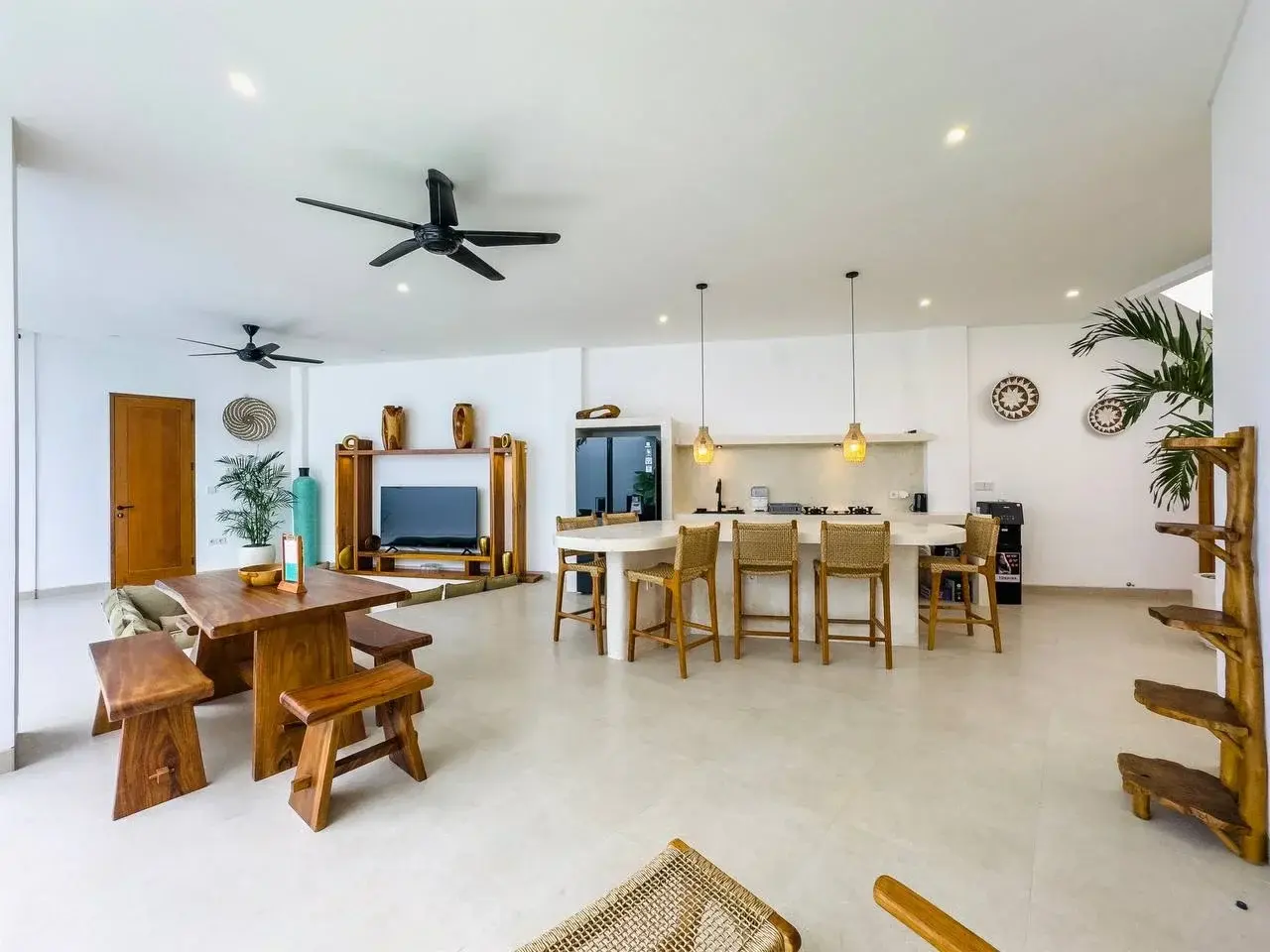 3 BEDROOM MODERN TROPICAL VILLA IN TUMBAK BAYUH — image 2