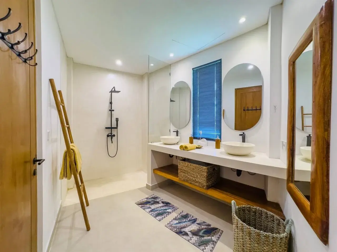3 BEDROOM MODERN TROPICAL VILLA IN TUMBAK BAYUH — image 4