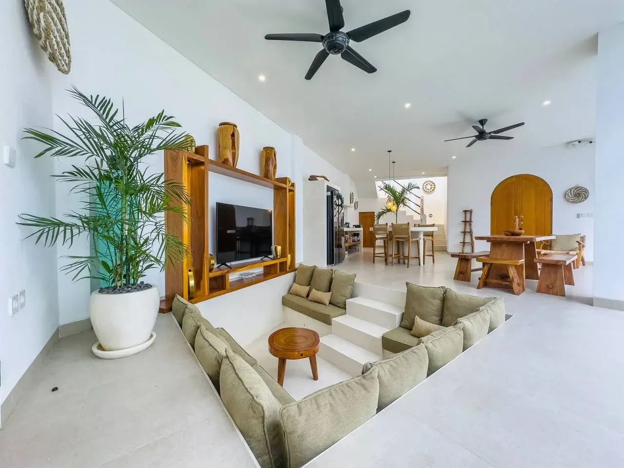 3 BEDROOM MODERN TROPICAL VILLA IN TUMBAK BAYUH — image 1