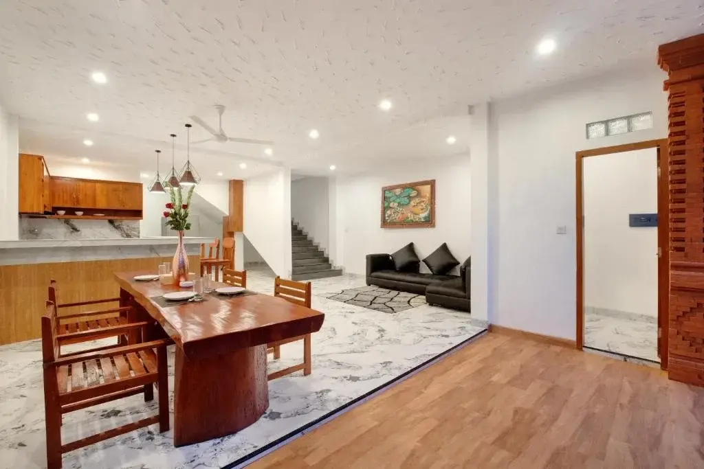 3 BEDROOM VILLA IN CANGGU BATU BOLONG — image 1