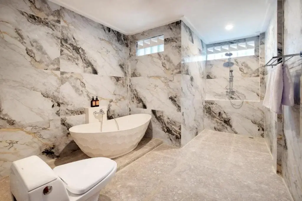 3 BEDROOM VILLA IN CANGGU BATU BOLONG — image 4