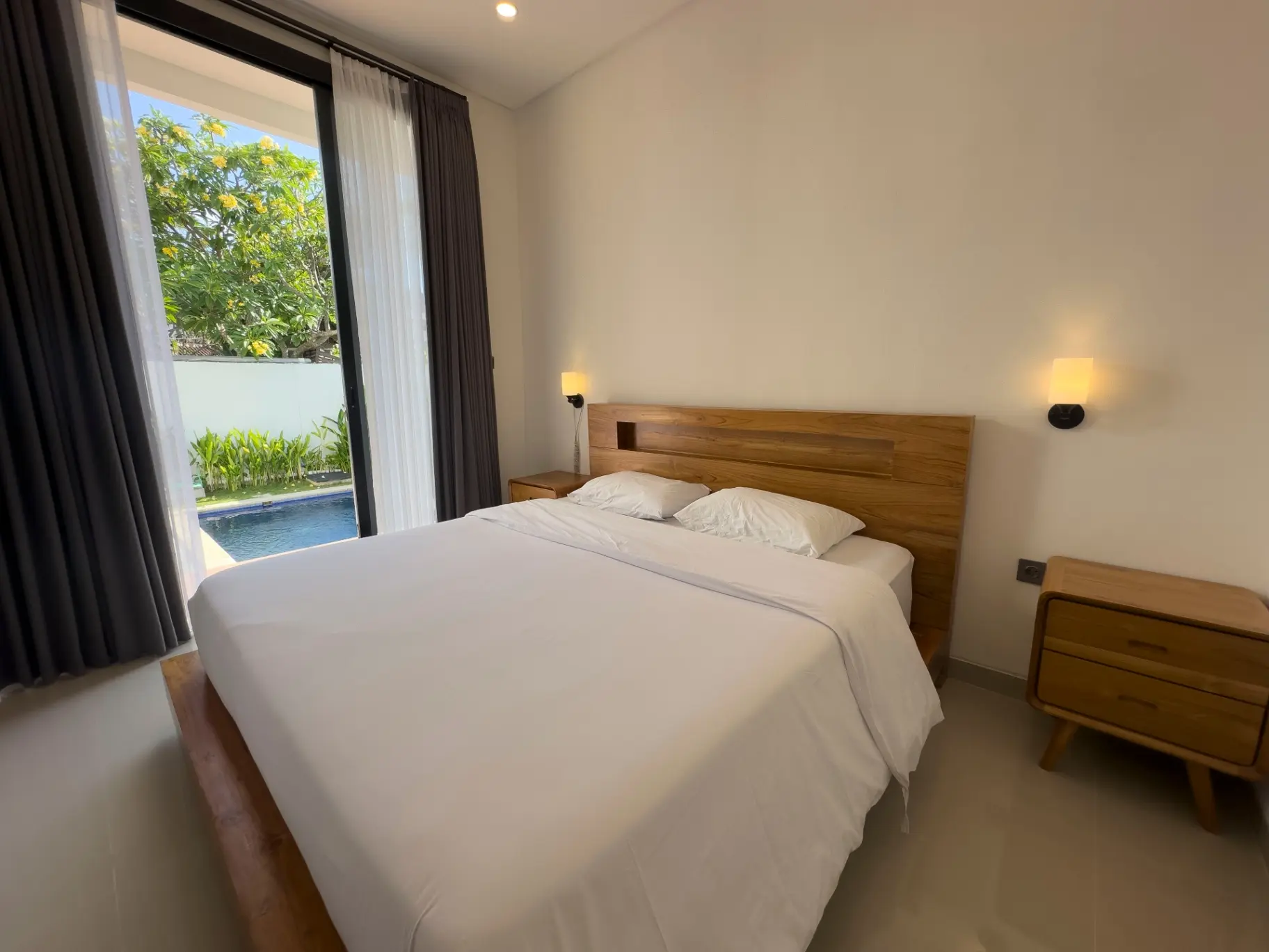 New Modern Villa Litan 3 Bedroom Central Seminyak — image 1