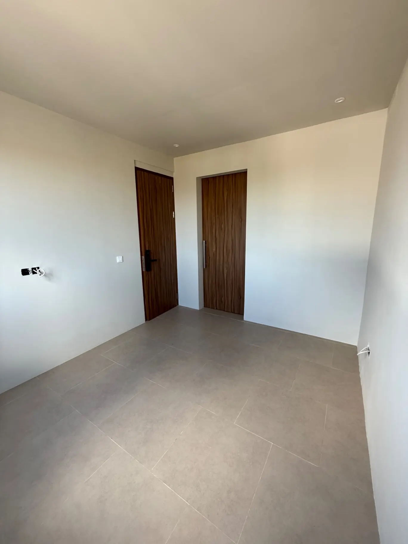 Unfurnished Modern 3-Bedroom Villa with Jacuzzi in Central Location — image 3