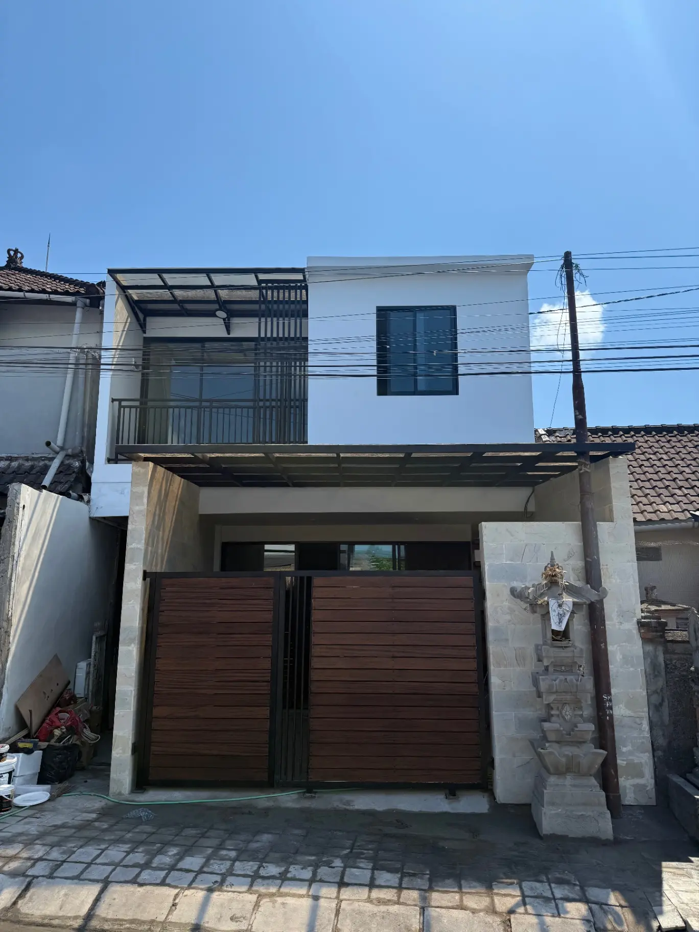 Unfurnished Modern 3-Bedroom Villa with Jacuzzi in Central Location — image 1
